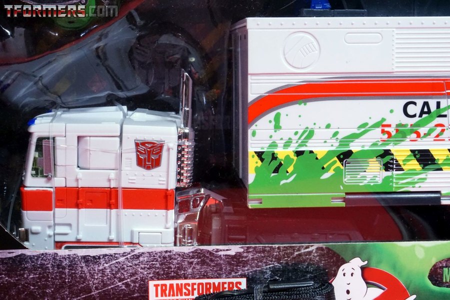 Sdcc 2019 Mp 10g Optimus Prime Ecto 35 Edition Unboxing  (4 of 55)